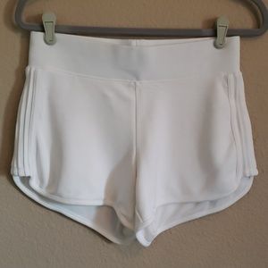 Athleta Serenity Shortie shorts XS Ivory